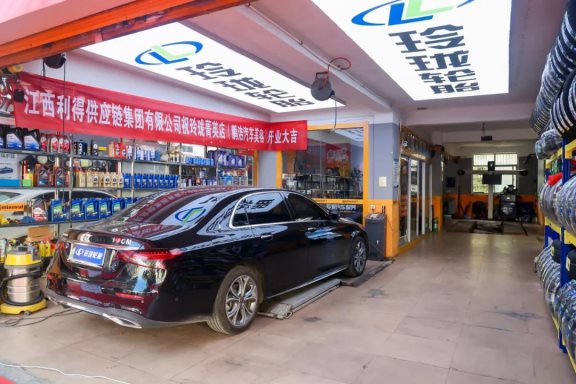 公司同步進行店鋪升級 公司同步進行店鋪升級