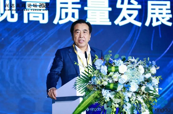 國家橡膠與輪胎工程技術研究中心主任、中國橡膠工業協會主席團企業執行主席、賽輪集團董事長袁仲雪