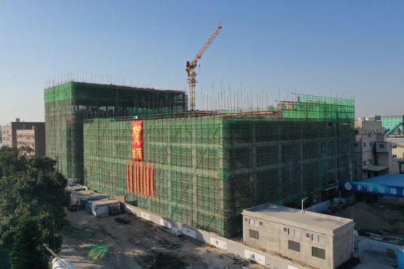 擴建中的巴德士總部廠房 擴建中的巴德士總部廠房