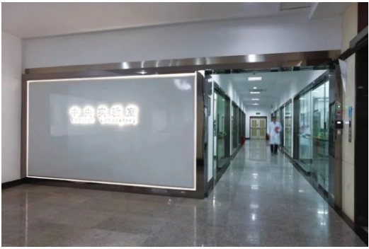 為了給消費者提供更多高質量的健康環保產品,大寶漆同世界級的化工原料供應商,如德國巴斯夫、德國拜耳、美國杜邦等,結成緊密的戰略合作伙伴關系,并不斷尋求世界上優秀的原材料和尖端的技術支持。 為了給消費者提供更多高質量的健康環保產品,大寶漆同世界級的化工原料供應商,如德國巴斯夫、德國拜耳、美國杜邦等,結成緊密的戰略合作伙伴關系,并不斷尋求世界上優秀的原材料和尖端的技術支持。