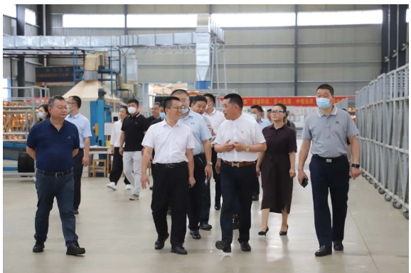 熊國武詳細介紹了狼牌輪胎最近幾年的企業發展情況和技術成就