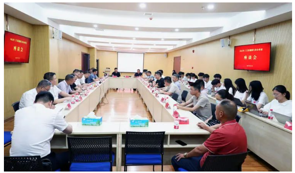 近20家橡膠企業(yè),向縣長面對面提建議 近20家橡膠企業(yè),向縣長面對面提建議