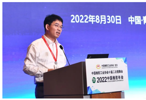 軟控副總裁劉峰主持了發布會。 軟控副總裁劉峰主持了發布會。