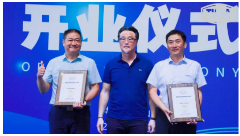 老虎新材料在中國市場，完成了在江蘇太倉、廣東清遠、成都眉山的基地布局，而且駱飆不只是大中華區的CEO，還兼著這三個生產基地的總經理。