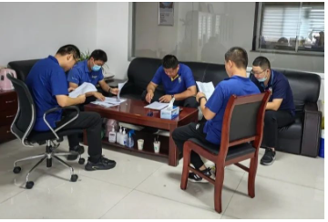 ,HSE綜合管理部將會繼續(xù)健全安全管理體系,推進季度專項檢查,進行全面摸底,消除隱患。為進一步加強安全管理隊伍建設,提升安全業(yè)務能力,將會開展系列安全專項活動,為華盛橡膠集團的安全發(fā)展保駕護航。 ,HSE綜合管理部將會繼續(xù)健全安全管理體系,推進季度專項檢查,進行全面摸底,消除隱患。為進一步加強安全管理隊伍建設,提升安全業(yè)務能力,將會開展系列安全專項活動,為華盛橡膠集團的安全發(fā)展保駕護航。