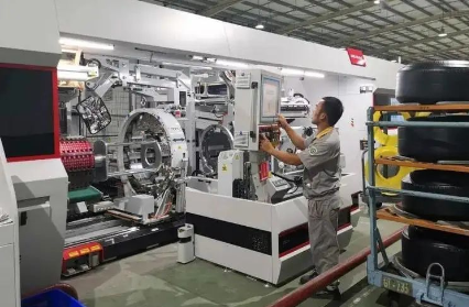 此外,中國化學工業桂林工程有限公司的“五復合橡膠擠出機組研制”項目,入圍中國工業大獎提名獎候選項目名單。 此外,中國化學工業桂林工程有限公司的“五復合橡膠擠出機組研制”項目,入圍中國工業大獎提名獎候選項目名單。