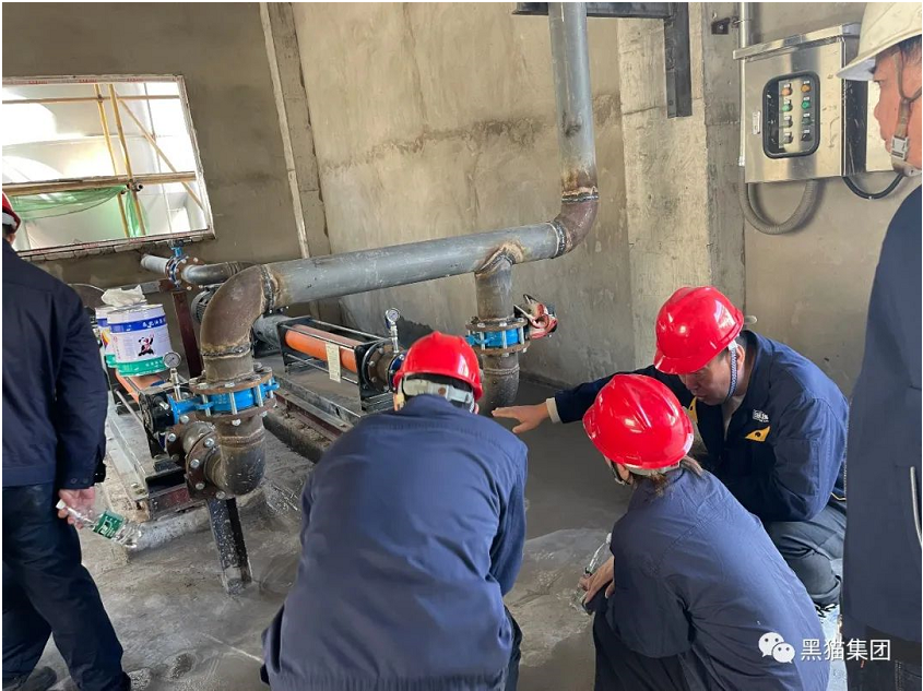 現場檢查的重點施工項目為黑貓股份炭黑尾氣發電項目、黑貓股份炭黑5號線主袋箱體大修項目、景焦能源公司干法脫硫管道保溫項目、景焦能源公司污泥脫水項目等。檢查組在檢查過程中共發現14處安全隱患,并要求各工程項目負責人立即整改。 現場檢查的重點施工項目為黑貓股份炭黑尾氣發電項目、黑貓股份炭黑5號線主袋箱體大修項目、景焦能源公司干法脫硫管道保溫項目、景焦能源公司污泥脫水項目等。檢查組在檢查過程中共發現14處安全隱患,并要求各工程項目負責人立即整改。