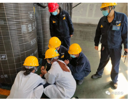 通過此次應急演練,提高了員工對“起重作業存在危險”的認知,加強了各救援小組間的協調配合,有效檢驗了突發事件的組織協調水平和現場實戰能力,為建設安全濟寧黑貓保駕護航。 通過此次應急演練,提高了員工對“起重作業存在危險”的認知,加強了各救援小組間的協調配合,有效檢驗了突發事件的組織協調水平和現場實戰能力,為建設安全濟寧黑貓保駕護航。