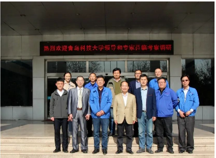 青島科技大學先進電工材料研究院郝春成院長一行蒞臨豪邁電纜考察調研