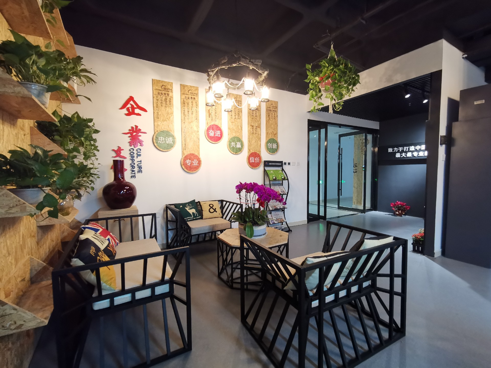 山東中橡將以此評定為契機,繼續(xù)深入開展兩化融合建設,不斷實現(xiàn)企業(yè)管理、業(yè)務運作、信息建設等關鍵領域的技術創(chuàng)新,打造平臺化、集成化、智能化等兩化融合新格局,為更好的服務國內橡塑行業(yè)和公司的持續(xù)高質量創(chuàng)新發(fā)展不斷賦能。 山東中橡將以此評定為契機,繼續(xù)深入開展兩化融合建設,不斷實現(xiàn)企業(yè)管理、業(yè)務運作、信息建設等關鍵領域的技術創(chuàng)新,打造平臺化、集成化、智能化等兩化融合新格局,為更好的服務國內橡塑行業(yè)和公司的持續(xù)高質量創(chuàng)新發(fā)展不斷賦能。
