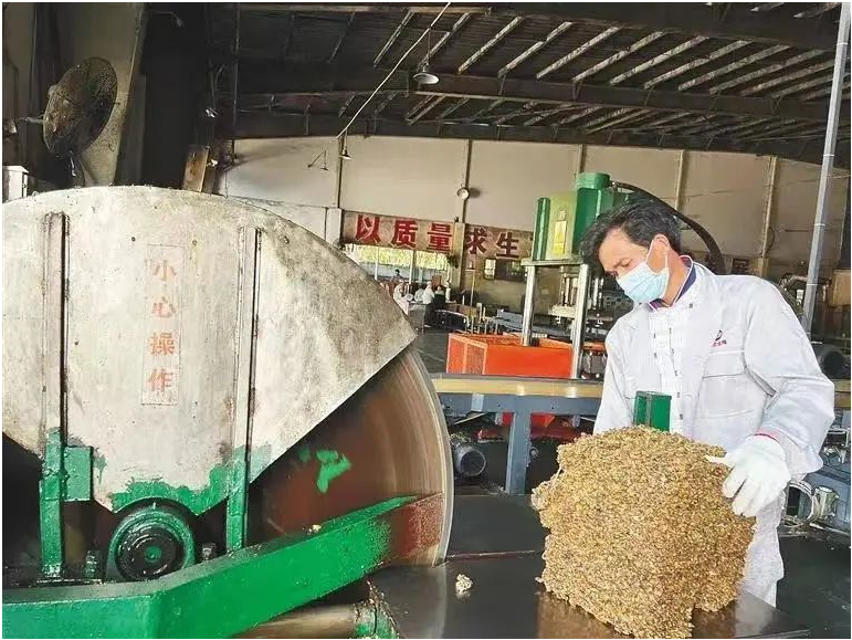 做大做強,助力中國輪胎發(fā)展 做大做強,助力中國輪胎發(fā)展