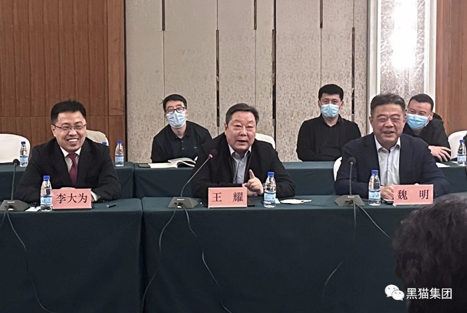 王耀首先對朝陽市委、市政府長期以來對黑貓集團發展的大力支持和關懷表示感謝。 王耀首先對朝陽市委、市政府長期以來對黑貓集團發展的大力支持和關懷表示感謝。