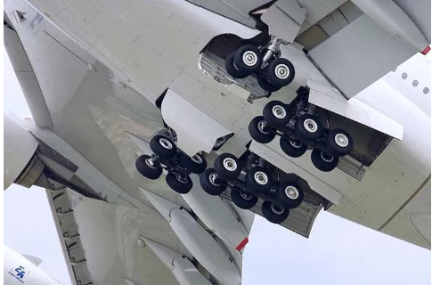 這款國(guó)際航線主力機(jī)型,將于2023年正式進(jìn)入日本航空系統(tǒng)。其全系列產(chǎn)品,配備“米其林Air X”飛機(jī)子午線輪胎。 這款國(guó)際航線主力機(jī)型,將于2023年正式進(jìn)入日本航空系統(tǒng)。其全系列產(chǎn)品,配備“米其林Air X”飛機(jī)子午線輪胎。