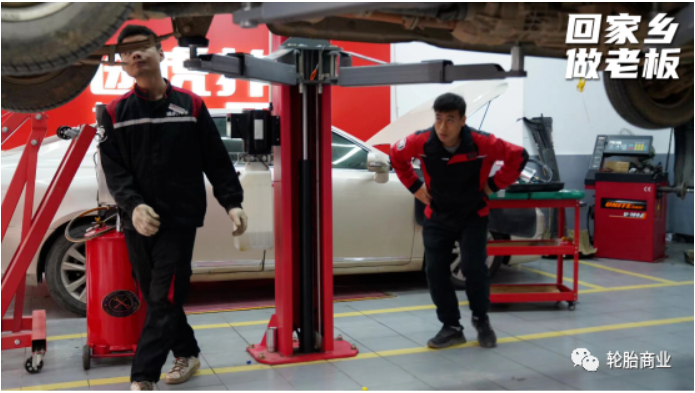 經過2個多月的籌備后,2021年6月,位于常寧南一環的途虎養車工場店正式開業 經過2個多月的籌備后,2021年6月,位于常寧南一環的途虎養車工場店正式開業
