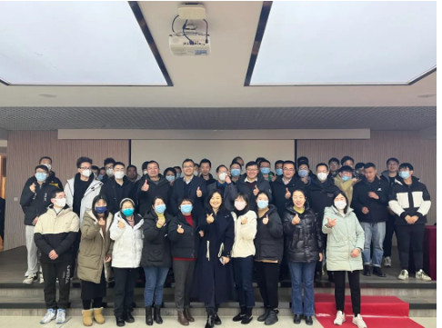 　會議強調，各事業(yè)部、各部門要明確目標任務，增強責任擔當;要創(chuàng)新發(fā)展路徑，增強落實本領;要認真統(tǒng)籌兼顧，增強全局能力。董事長號召：“一定貫徹：價值創(chuàng)造，價值評價，價值分配”的原則，全力以赴，打開思路，想明白，想清楚，才能干明白，做得到!盯緊目標，打開思路，確保公司2023年度各項工作圓滿完成。”