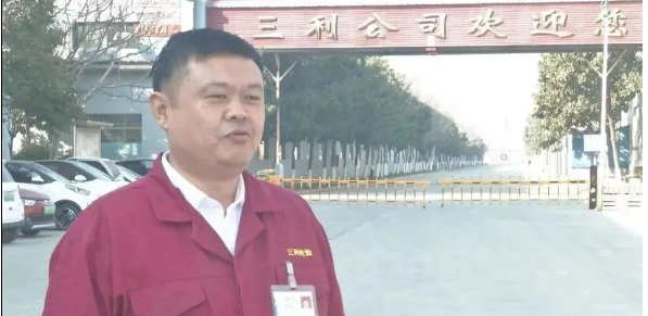 三利輪胎公司總經(jīng)理常明玉表示,企業(yè)將進一步挖掘發(fā)展?jié)摿Γ﹂_拓國內(nèi)外市場,提高產(chǎn)品的市場占有率,同時一手抓生產(chǎn)銷售一手抓安全生產(chǎn),確保企業(yè)平穩(wěn)健康運行。 三利輪胎公司總經(jīng)理常明玉表示,企業(yè)將進一步挖掘發(fā)展?jié)摿Γ﹂_拓國內(nèi)外市場,提高產(chǎn)品的市場占有率,同時一手抓生產(chǎn)銷售一手抓安全生產(chǎn),確保企業(yè)平穩(wěn)健康運行。