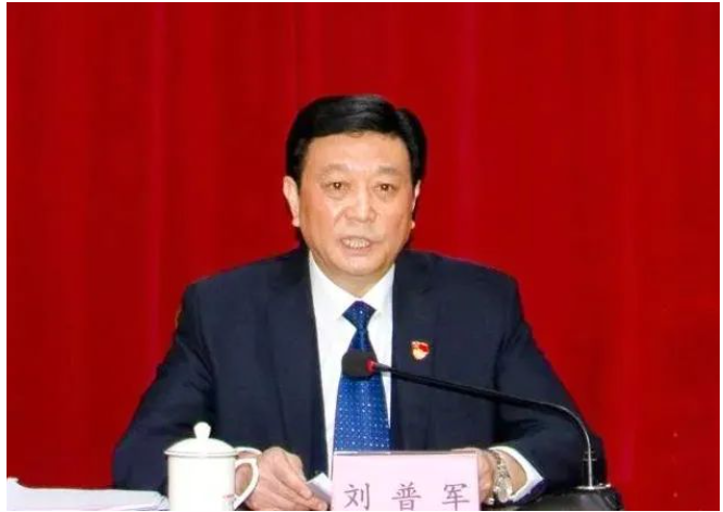 2023年1月劉普軍年滿60周歲,已經(jīng)正式退休,參加選舉并成為中國涂料工業(yè)協(xié)會(huì)第九屆理事會(huì)理事長,即中國涂料工業(yè)協(xié)會(huì)會(huì)長。 2023年1月劉普軍年滿60周歲,已經(jīng)正式退休,參加選舉并成為中國涂料工業(yè)協(xié)會(huì)第九屆理事會(huì)理事長,即中國涂料工業(yè)協(xié)會(huì)會(huì)長。