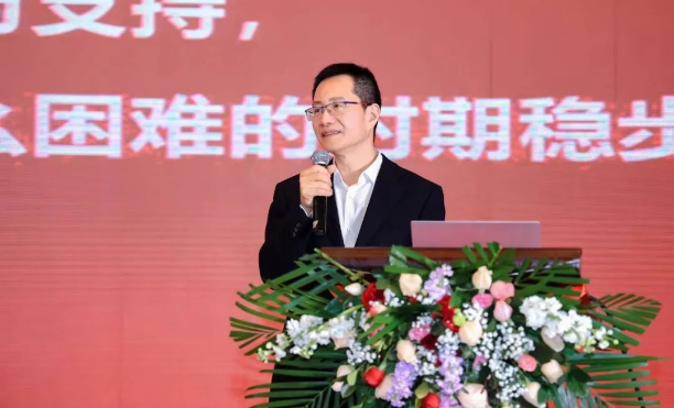 中策橡膠集團高級副總經理葛國榮指出，烏卡時代(易變不穩定、復雜環境下)，中策卡客車輪胎將繼續圍繞零售商來精準實施政策支持、渠道建設支持、供應鏈體系完善、數字化賦能、集團車隊合作生態支持等，幫助中策家人在內卷時代突出重圍、持久賺錢。