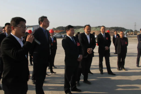 這個(gè)項(xiàng)目是在2022年4月由樂(lè)平發(fā)改委立項(xiàng)，總投資20.56億元(含超導(dǎo)電炭黑項(xiàng)目)。一期占地246.86畝，建筑面積4.6萬(wàn)平方米。建設(shè)內(nèi)容包括30000噸/年危廢焚燒線(xiàn)、20000噸/年安全剛性填埋、10000噸/年物化處理和10000噸/年等離子生產(chǎn)以及爐渣、飛灰相關(guān)資源化綜合利用。建成后，該項(xiàng)目可安全處置《國(guó)家危險(xiǎn)廢物名錄》中所列的46大類(lèi)危險(xiǎn)廢物。