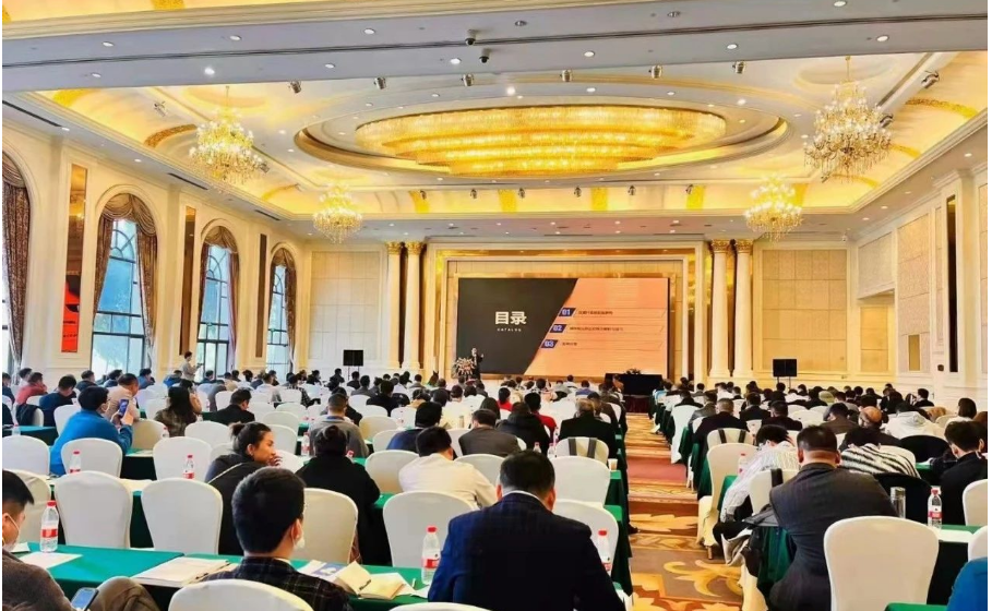 今年三月，2022年全國(guó)塑料著色與色母粒學(xué)術(shù)技貿(mào)信息交流會(huì)暨第二十九屆中國(guó)色母粒行業(yè)年會(huì)在重慶長(zhǎng)壽召開(kāi)，本次會(huì)議由中國(guó)染料工業(yè)協(xié)會(huì)色母粒專業(yè)委員會(huì)主辦、重慶澳彩新材料股份有限公司、蘇州寶麗迪材料科技股份有限公司等18家中外企業(yè)協(xié)辦。吸引了來(lái)自全國(guó)各地的415名代表參加，涉及到260多家企業(yè)。