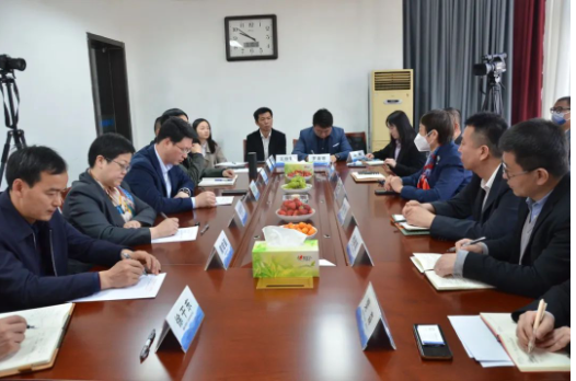 中國(guó)涂料工業(yè)協(xié)會(huì)與江西省瑞昌市委市政府在北京召開(kāi)了一次座談會(huì)，就涂料行業(yè)的高質(zhì)量發(fā)展和未來(lái)的合作事宜進(jìn)行了交流。