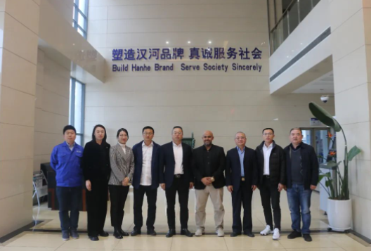 ACWA Power項目公司首席執行官Thamer、ACWA Power中國辦事處供應鏈主管，中能建國際建設集團項目代表于近日到訪了漢纜股份有限公司。漢纜股份總經理張林軍、副總經理朱浩及各部門主要負責人在公司本部接待到訪一行，并展開座談交流。