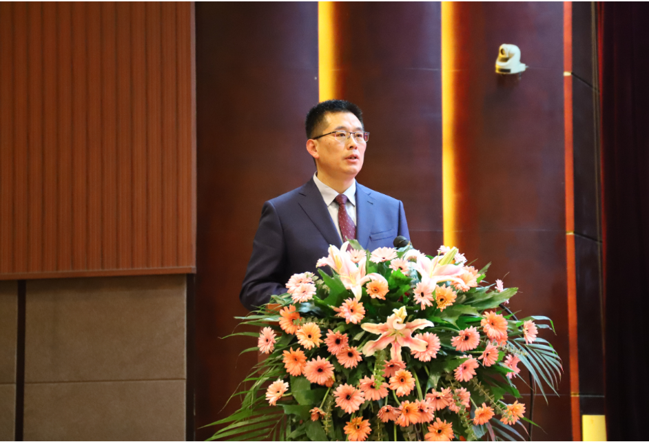 會上，對2022年優秀供應商進行了表彰。美晨工業集團董事長王永剛作總結講話，回顧了公司近三年的經營業績及發展成果，對各位合作伙伴在與美晨同舟共濟、共克時艱，所做出的積極努力與突出貢獻表示感謝，并對合作伙伴在共創共贏、協作交流、降本增效、精益管理、產能儲備、誠信廉潔等方面提出了期許。
