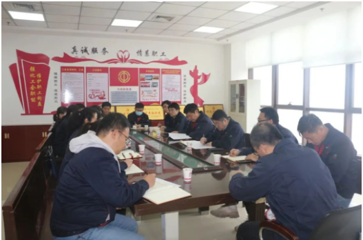  陜西延長石油西北橡膠有限責任公司總經理張航偉到恒準公司調研指導工作，實地察看實驗室環境設施，了解人員結構、工作業務、檢測能力等，協調解決相關問題。