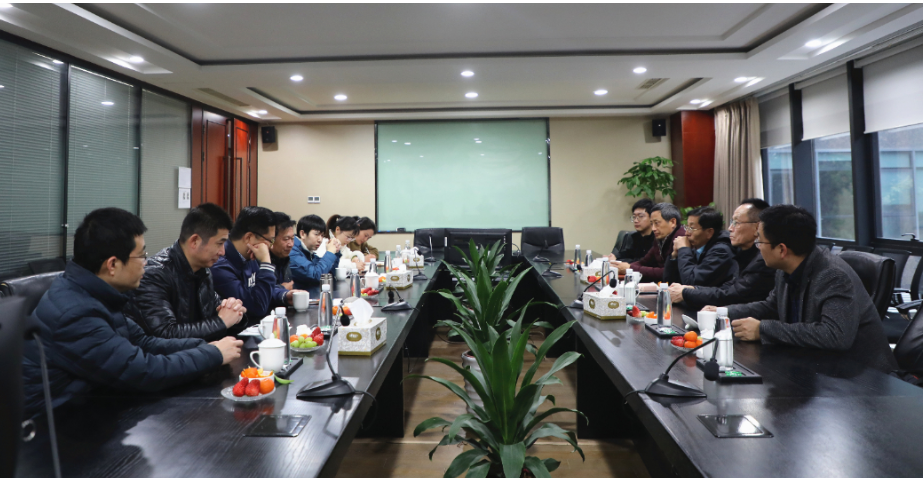 北京化工大學彈性體中心團隊產學研負責人、博士吳衛東，博士李華卿一行蒞臨建新趙氏科技有限公司參觀調研。寧海縣科協主席吳衛東，汽車零部件協會執行秘書長嚴永飛陪同調研。