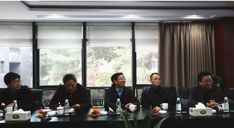建新工會主席陳春學表示，建新與高校的產學研合作項目融洽且取得良好成效，希望后續與北化的科研團隊進行深入合作。借助科研團隊力量，使建新橡膠材料在配方、性能與新材料應用等方面進一步突破與創新，加速推動企業研發生產能力再上新臺階，進一步提升行業核心競爭力。