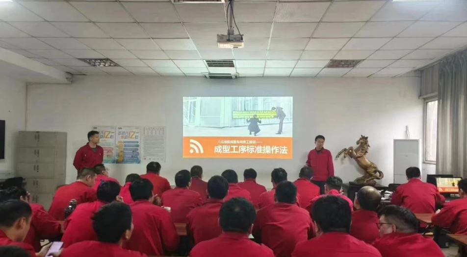 八億橡膠公司成型車間開展自教育實踐活動以來，通過結合車間實際情況，采取有力措施，推進質量管理工作，取得明顯成效。
