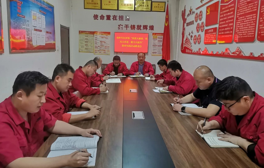 該車間采用車間管理人員“自己找、員工提”等方式，組織員工座談交流，傾聽一線員工對車間班子管理上的意見建議，并形成清單，針對提出的問題做到立行立改。