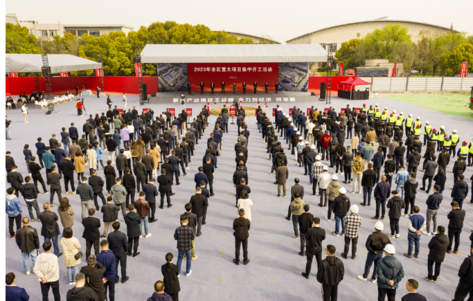 近日，富陽舉行了2023年全區重大項目集中開工活動。區委書記吳玉鳳宣布“2023年全區重大項目集中開工”。區領導謝漸升、徐林亮、張霖、何獻忠、許玉鈞、趙驪中參加了開工儀式。