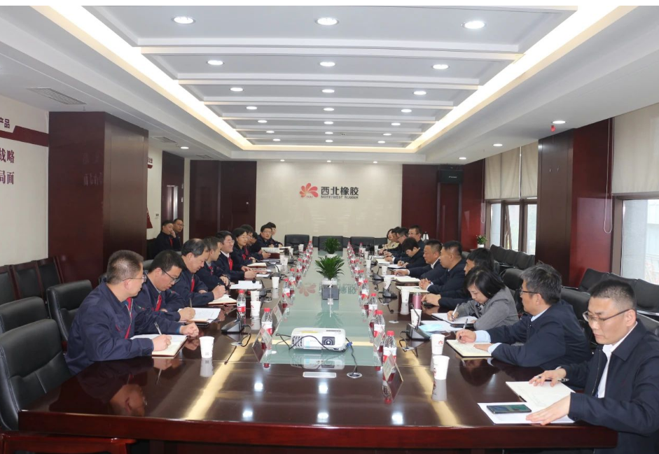 延長石油物資集團公司執行董事、總經理李曉恒一行到訪西橡公司，就物資采供和營銷貿易等業務進行交流座談。座談會上，公司采購、銷售、財務等相關部門負責人同物資集團相關負責人圍繞內部互供、物資管理及營銷貿易等工作進行了深入探討和交流答疑。