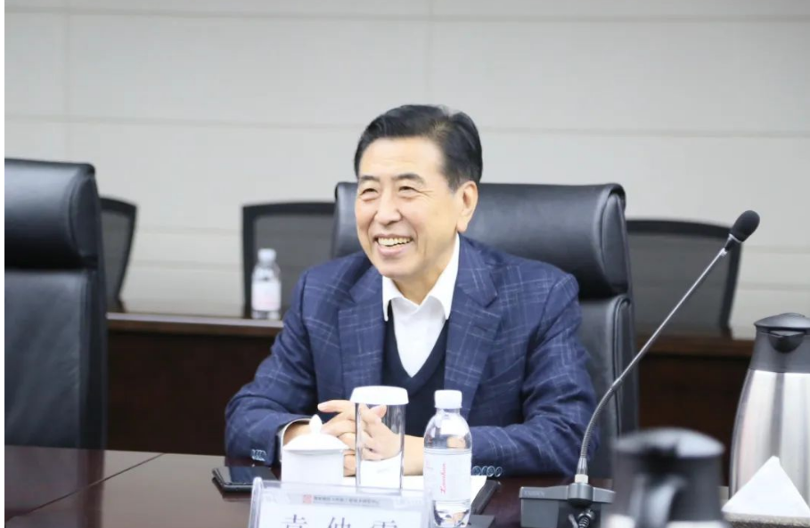 他表示，橡膠是青島的傳統優勢產業，青島科技大學被譽為“中國橡膠工業的黃埔”。依托各種優勢條件，國橡中心發展成為中國橡膠輪胎行業唯一的、開放的、最高水平的科技創新與管理創新平臺。