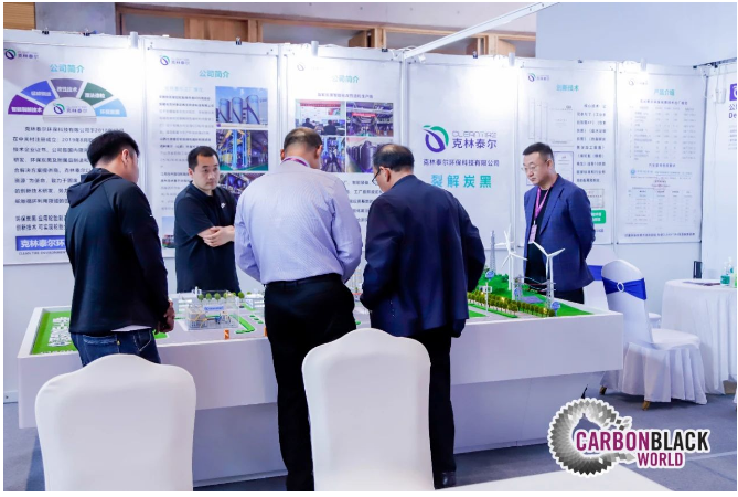 會議現(xiàn)場布置了展覽區(qū),多家炭黑上下游企業(yè)布展,吸引了參會人員會議間隙前往洽談交流。 會議現(xiàn)場布置了展覽區(qū),多家炭黑上下游企業(yè)布展,吸引了參會人員會議間隙前往洽談交流。