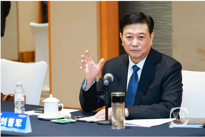 劉普軍會長主持會議并講話。劉普軍會長在講話中首先代表中國涂料工業協會和大會組委會，對各位政府領導和企業家們的到來表示熱烈歡迎。并表示本次大會是中國涂料工業協會新一屆領導集體當選后的第一次國際性大會，意義重大。劉普軍會長表示，新一屆領導集體將堅持正確的政治方向，引領中國涂料行業，時刻聚焦涂料屆的時與勢、危與機，帶領涂料行業沿著正確的政治方向前進。