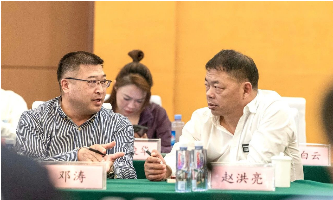 利通科技董事長(zhǎng)趙洪亮首先對(duì)利通科技二十年來(lái)的發(fā)展歷程及未來(lái)十年的戰(zhàn)略規(guī)劃進(jìn)行了講解與解讀。董事長(zhǎng)表示，利通科技將圍繞國(guó)內(nèi)外市場(chǎng)推動(dòng)實(shí)施品牌發(fā)展戰(zhàn)略，從市場(chǎng)渠道、人才儲(chǔ)備、產(chǎn)品集成、技術(shù)創(chuàng)新等方面實(shí)現(xiàn)“由基礎(chǔ)到先進(jìn)，由先進(jìn)到卓越”跨越式的發(fā)展。