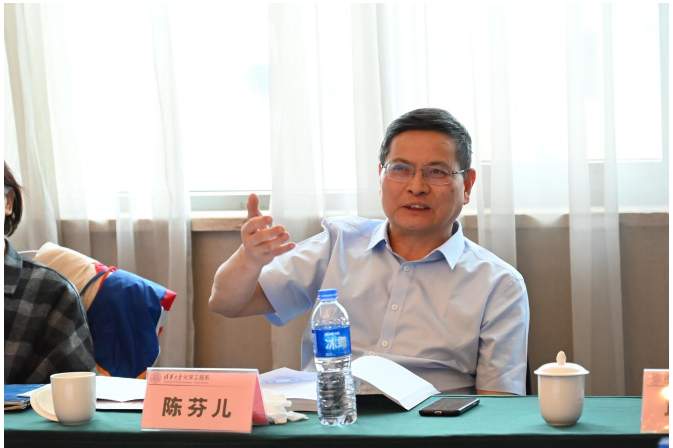 項目鑒定委員會主任為中國工程院院士、復旦大學教授陳芬兒，副主任為中國工程院院士、華南理工大學校長張立群和中國橡膠工業協會橡膠助劑專業委員會名譽理事長、研究員許春華。經過質疑、答辯和認真討論，鑒定委員會認為該技術成果居國際領先水平。