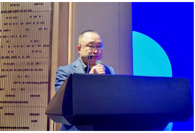 北京馬赫天誠科技有限公司董事長孫超波在致辭中表示，馬赫科技27年來堅(jiān)持以客戶為中心，堅(jiān)定地走發(fā)展專業(yè)化的道路。他表示，面對不確定的未來，所有的企業(yè)首先應(yīng)該考慮如何活下去，當(dāng)前唯有以客戶為中心，不斷進(jìn)行技術(shù)創(chuàng)新，努力為客戶提供低成本的產(chǎn)品和優(yōu)質(zhì)的服務(wù)，更好地為客戶提供價(jià)值，企業(yè)才能生存和發(fā)展。