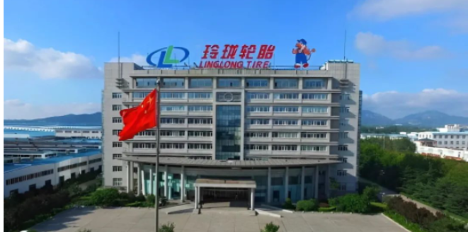 根據(jù)客戶反饋，玲瓏輪胎井下礦用輪胎平均使用壽命400小時，對比A輪胎和B輪胎使用壽命分別增加200小時和150小時。未來，玲瓏輪胎表示將結(jié)合市場需求，不斷優(yōu)化產(chǎn)品性能，豐富產(chǎn)品體系，以節(jié)能、高效理念致力產(chǎn)品研發(fā)，為井下礦業(yè)的高質(zhì)量發(fā)展持續(xù)貢獻力