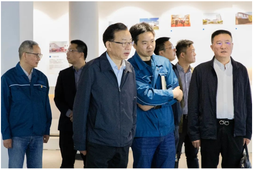 桐鄉市人大常委會主任潘川弟一行蒞臨雙箭股份公司調研指導，公司郎洪峰副總經理、趙春華黨委副書記等領導熱情接待。