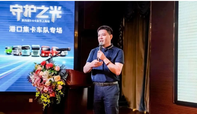 在活動中，雙錢輪胎市場發(fā)展部的錢志強發(fā)表了致辭，分享了雙錢輪胎百年的發(fā)展歷程和品牌的文化理念。他強調(diào)，雙錢輪胎通過智能化工廠和數(shù)字化賦能生產(chǎn)工藝，不僅在國內(nèi)市場上取得了成功，還邁向了國際市場。憑借先進的輪胎研發(fā)體系和前沿的新材料應(yīng)用，雙錢輪胎在商用車、乘用車、工程機械車輛等領(lǐng)域提供覆蓋全面的產(chǎn)品，滿足不同場景下的輪胎需求。