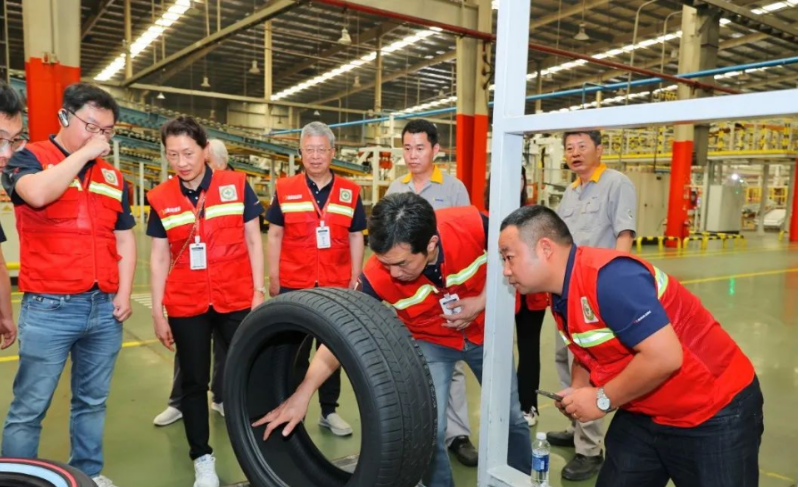 會議前，與會人員先后參觀了賽輪柬埔寨工廠和越南生產基地，深入了解了賽輪集團的生產實力和區域布局。據了解，在會上，賽輪集團董事長劉燕華總結了賽輪的獨特優勢及其背后的根源，并對企業未來戰略目標的實現路徑進行了規劃。