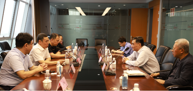 據了解，考察團由北汽集團黨委常委、副總經理蔣自力和北汽福田汽車集團采購副總裁張志亮率領，還有其他北汽集團和福田汽車集團的高層領導成員，以及相關部門的負責人和隨行人員。