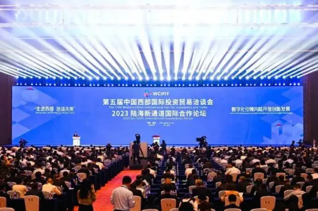 第五屆中國西部國際投資貿(mào)易洽談會(huì)(西洽會(huì))于5月18日至21日在重慶舉辦。這次盛會(huì)以開放為核心，旨在推動(dòng)內(nèi)陸地區(qū)的創(chuàng)新發(fā)展與國際合作。作為西部地區(qū)建設(shè)的重要參與者和推動(dòng)者，三峽電纜應(yīng)邀參加了本次國家級(jí)展會(huì)，并集中展示了公司在技術(shù)創(chuàng)新和智能制造領(lǐng)域的實(shí)力。