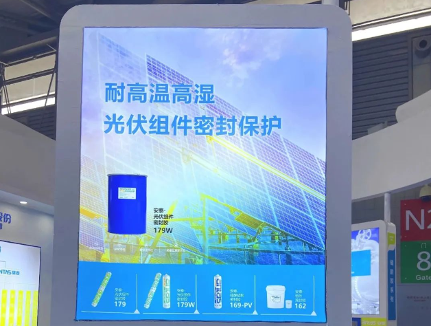 集泰股份近期在光伏膠市場取得了顯著的成績。僅在2022年，該公司兩條新的光伏膠產線正式投產，年產能達到2.88萬噸，能夠滿足光伏新能源下游客戶未來的供貨需求，鞏固了其在行業中的優勢地位。隨著新產線產能的逐步釋放，集泰股份在光伏領域的業績顯著提升，并與晶科能源、正信光電、天合光能等行業龍頭企業達成合作，其在行業中的認可度迅速提高。