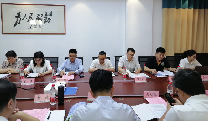 山東省環境保護產業協會應對氣候變化專業委員會擬成立大會于濟南召開。會議旨在貫徹國家碳達峰、碳中和戰略和工作部署目標，積極應對氣候變化，推動綠色低碳發展。山東華盛橡膠有限公司作為發起單位參會，會議由協會常務會長宋圣才主持并致辭。