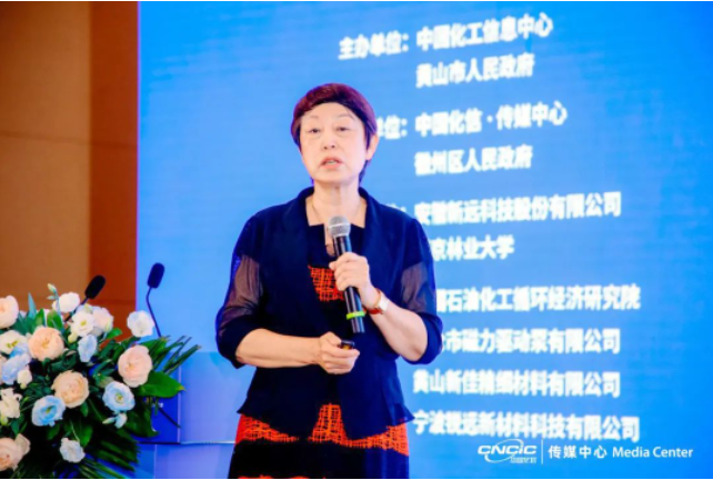孫蓮英在報(bào)告中指出，涂料作為環(huán)氧樹脂的重要應(yīng)用領(lǐng)域，在促進(jìn)環(huán)氧樹脂行業(yè)的發(fā)展中起到了舉足輕重的作用。根據(jù)2023年一季度的數(shù)據(jù)顯示，全行業(yè)涂料產(chǎn)量約為731.6萬(wàn)噸，主營(yíng)業(yè)務(wù)收入總額約達(dá)914.54億元，利潤(rùn)總額約為39.75億元。