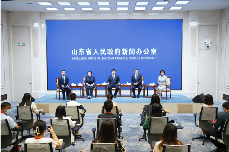 山東省政府新聞辦舉行了第二場民營企業家記者見面會，與會嘉賓包括賽輪集團董事長劉燕華女士。會上，劉燕華女士與與會媒體就賽輪集團的發展進行了深入交流，并回答了記者們的提問。